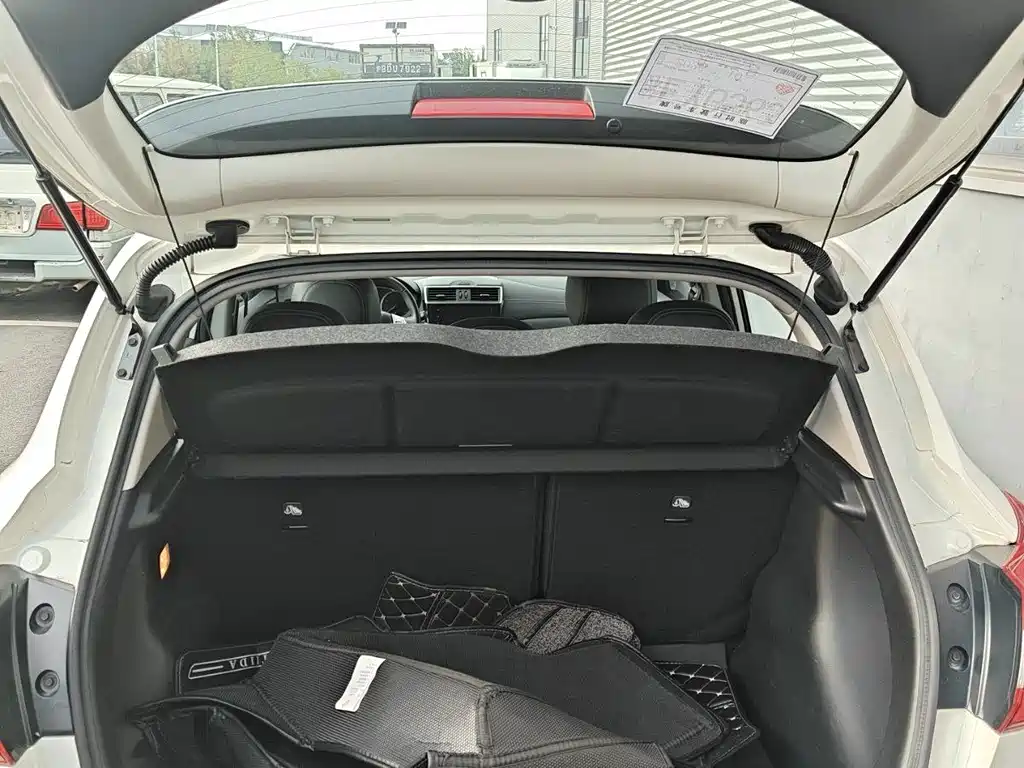 Nissan Tiida — фото 15