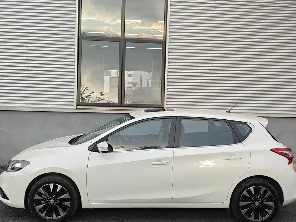 Nissan Tiida — фото 3