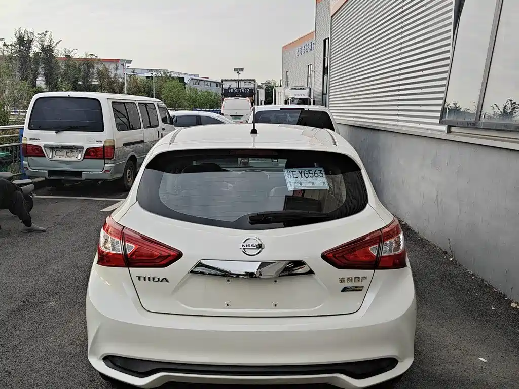Nissan Tiida — фото 4
