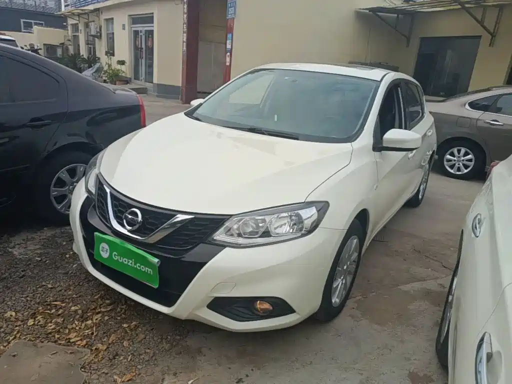 Nissan Tiida — фото 2