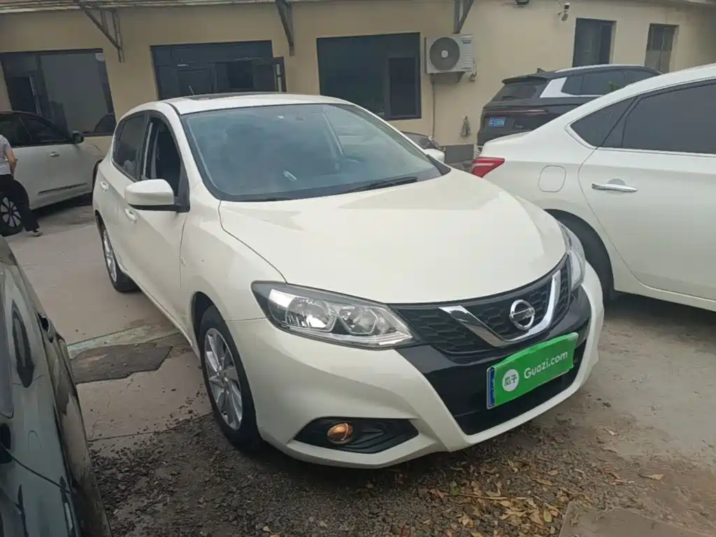 Nissan Tiida — фото 4