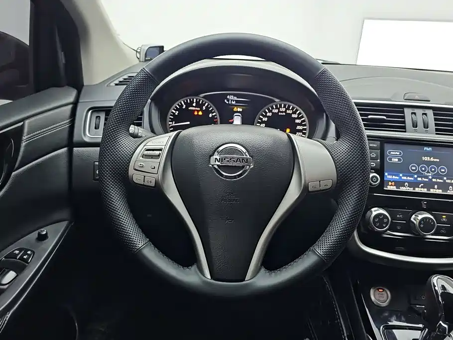 Nissan Tiida — фото 15
