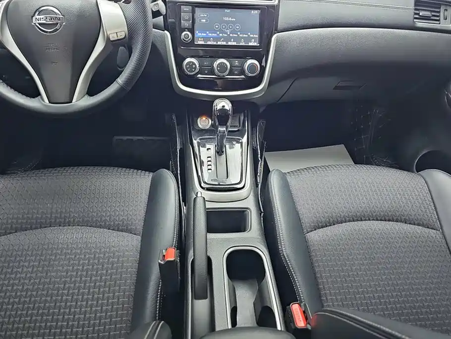 Nissan Tiida — фото 16