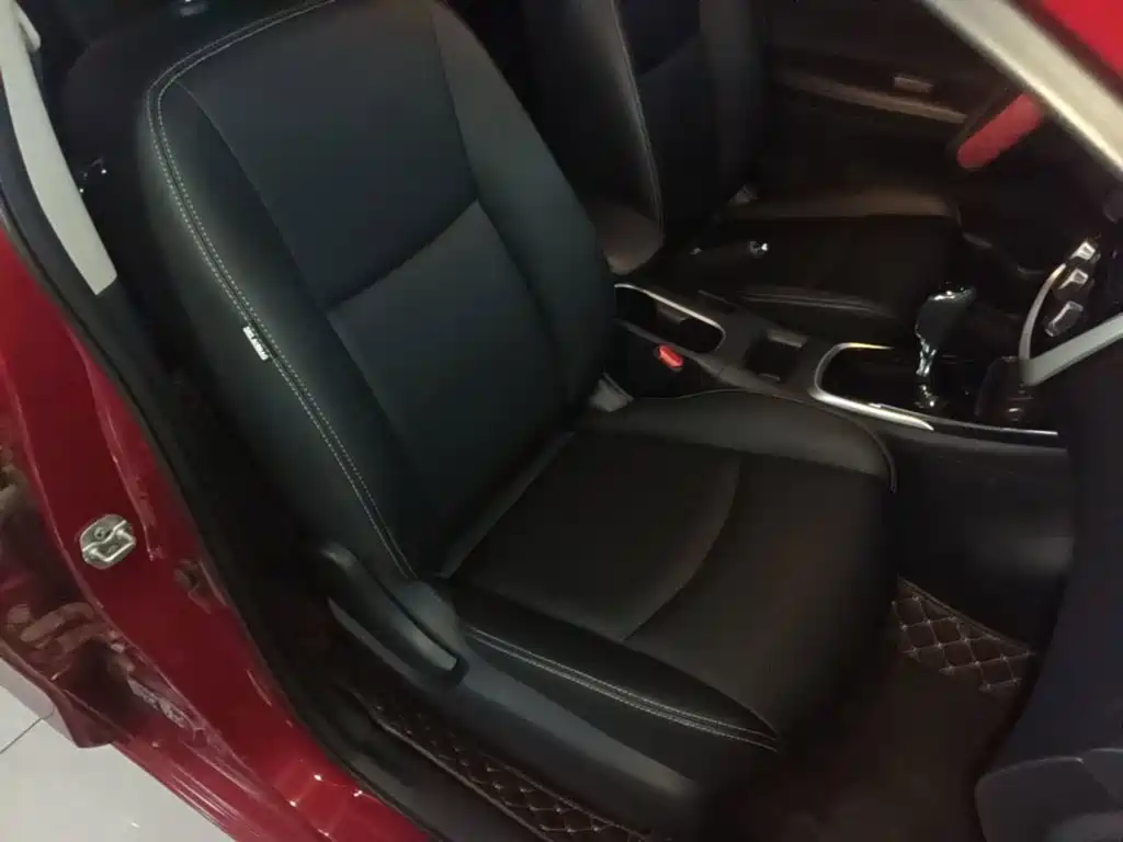 Nissan Tiida — фото 25