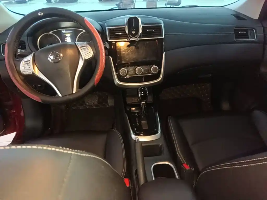 Nissan Tiida — фото 10