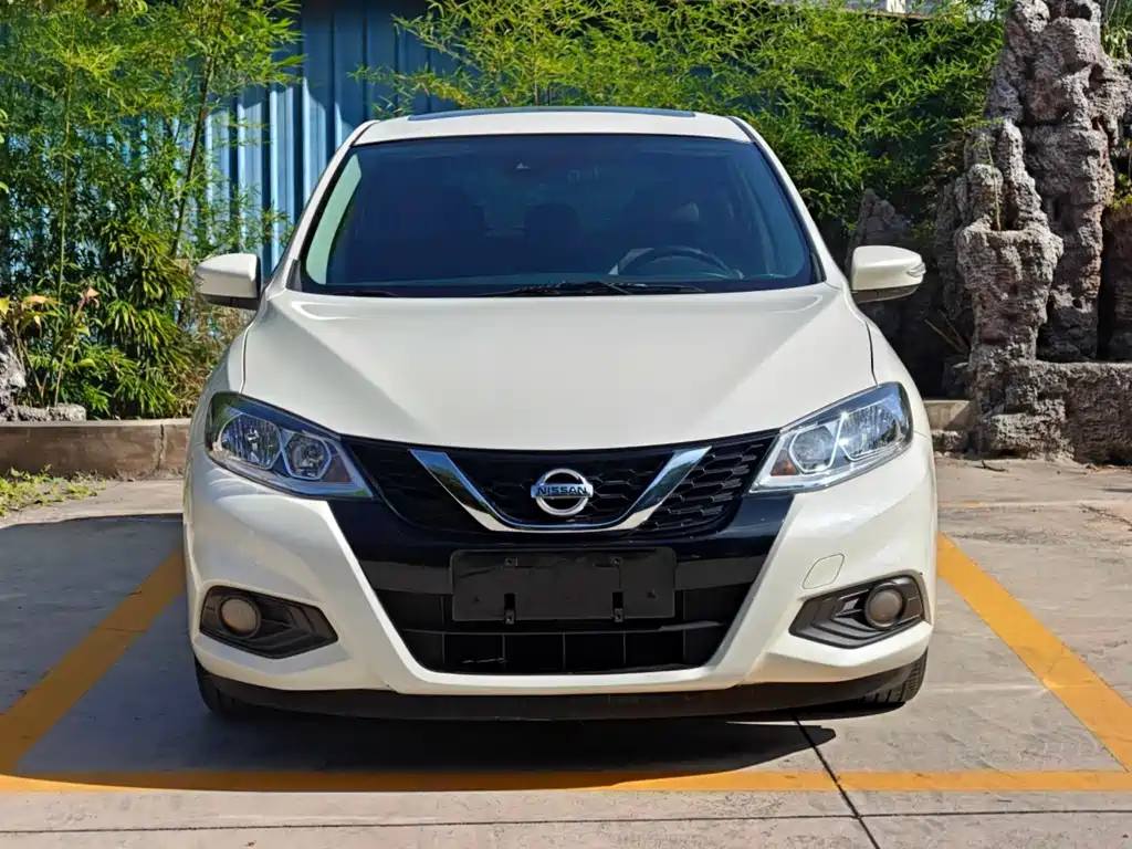 Nissan Tiida — фото 2