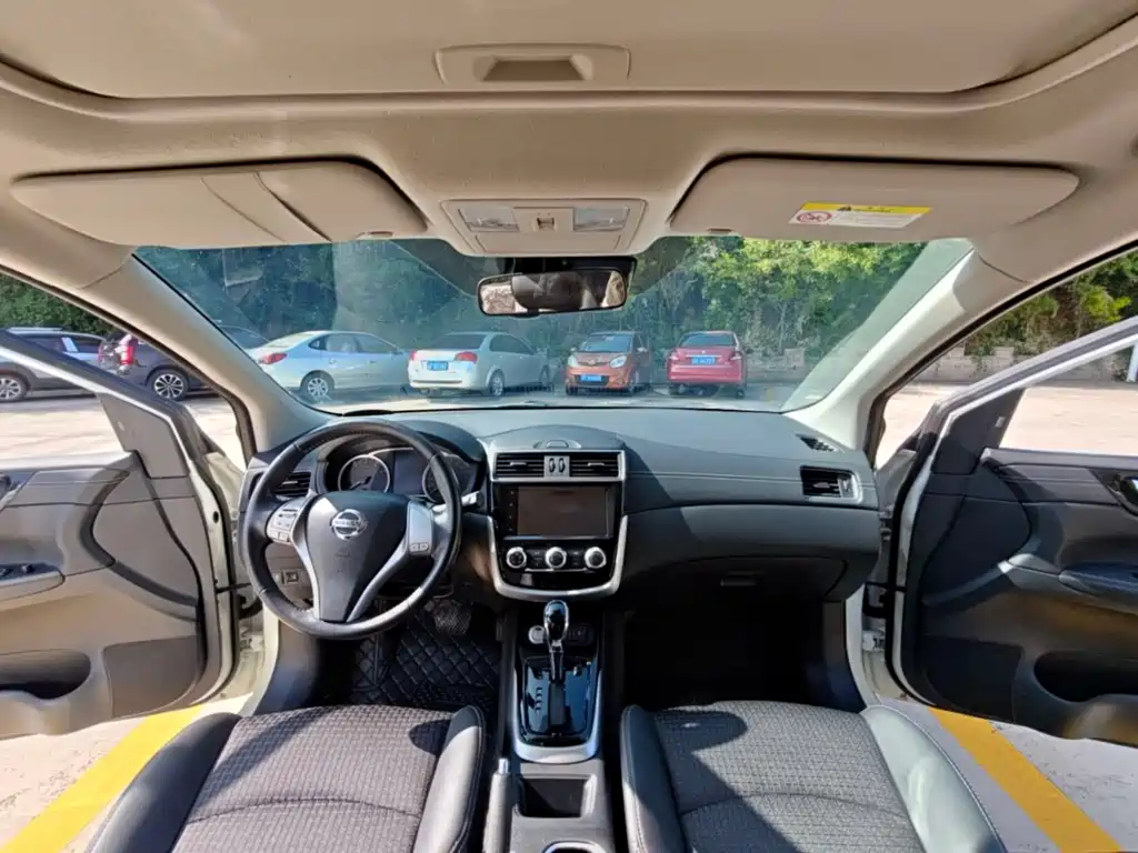 Nissan Tiida — фото 14