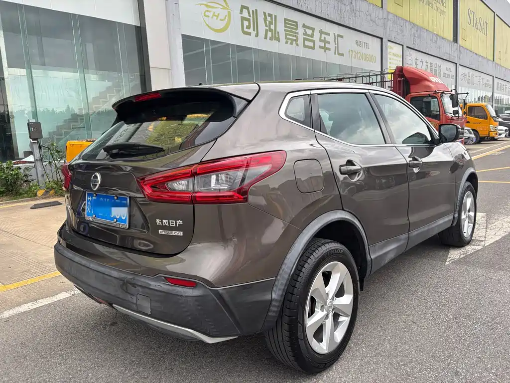 Nissan Qashqai — фото 7