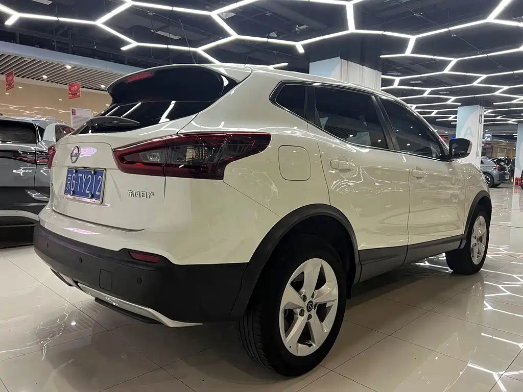 Nissan Qashqai — фото 7