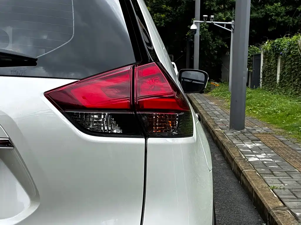 Nissan X-Trail — фото 10