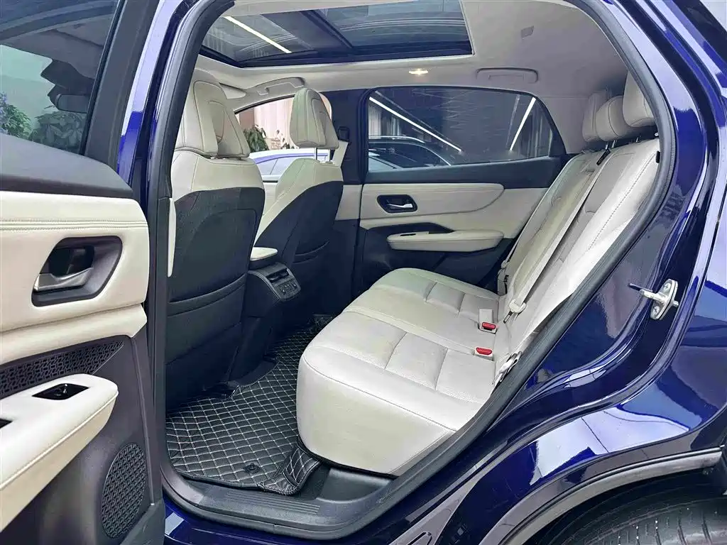 Nissan Ariya — фото 10