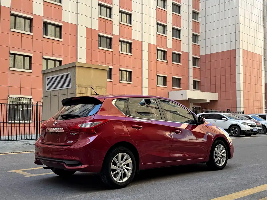 Nissan Tiida — фото 13