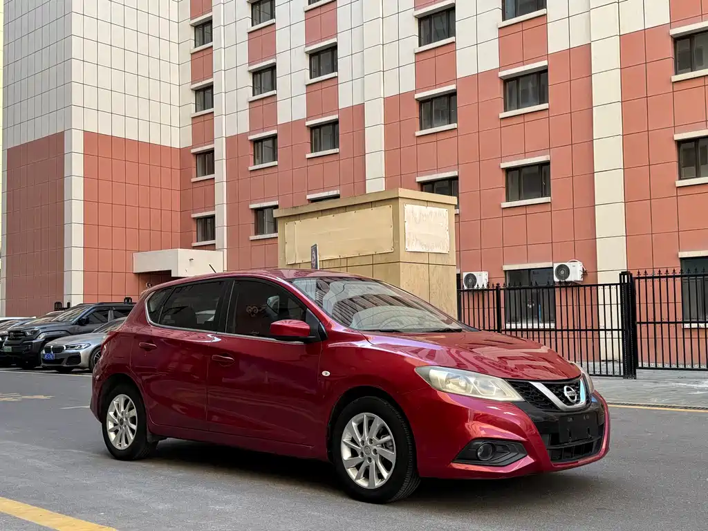 Nissan Tiida — фото 3