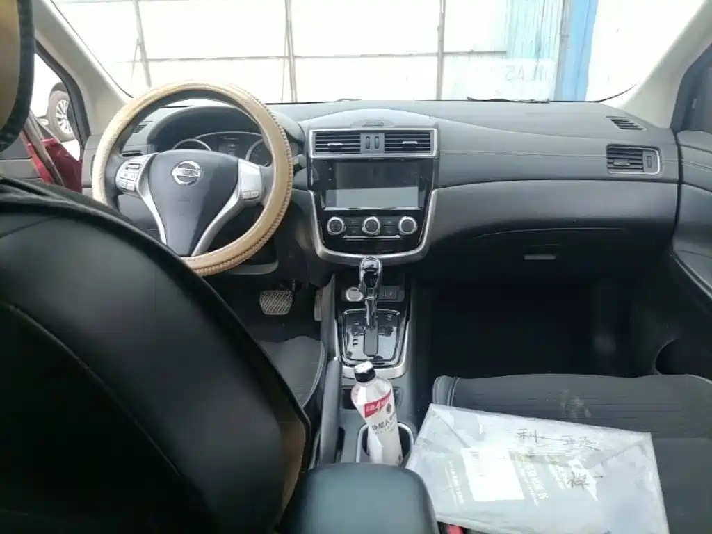 Nissan Tiida — фото 6