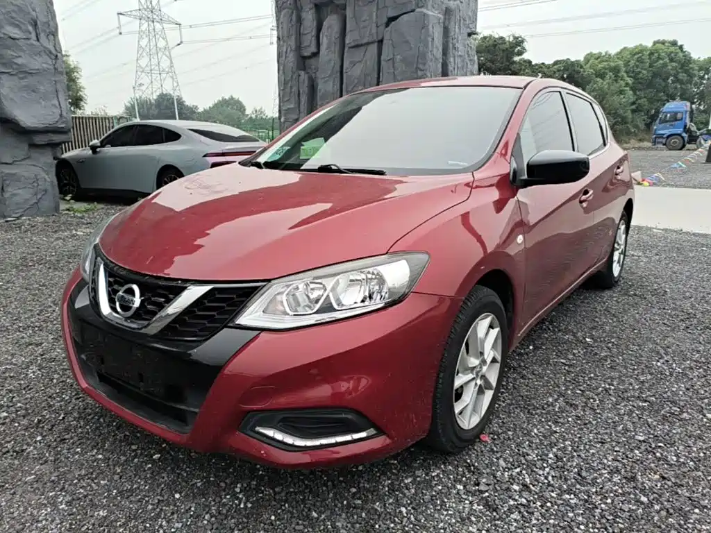 Nissan Tiida — фото 2