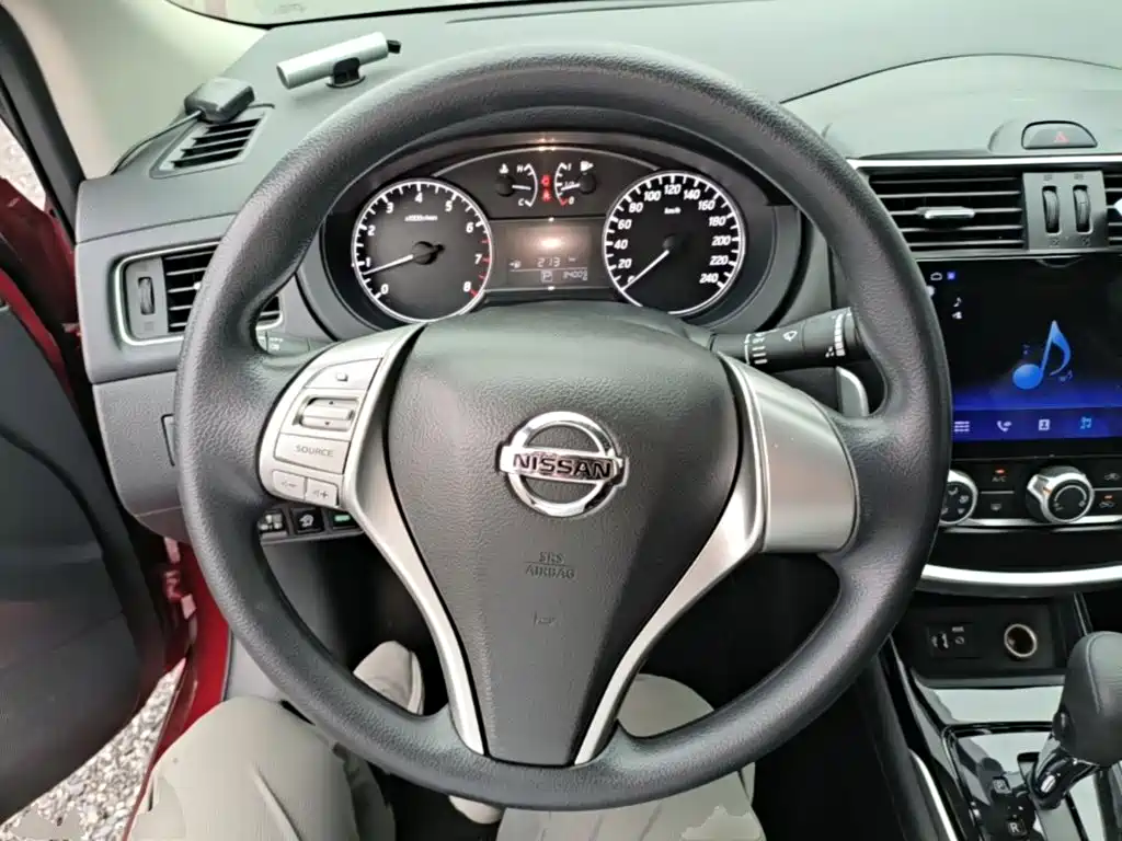 Nissan Tiida — фото 11