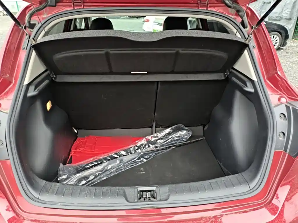 Nissan Tiida — фото 19