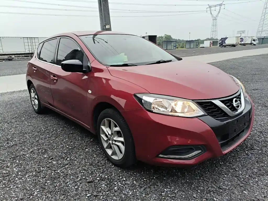 Nissan Tiida — фото 4