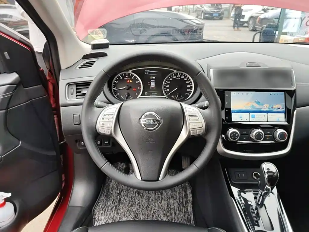 Nissan Tiida — фото 11