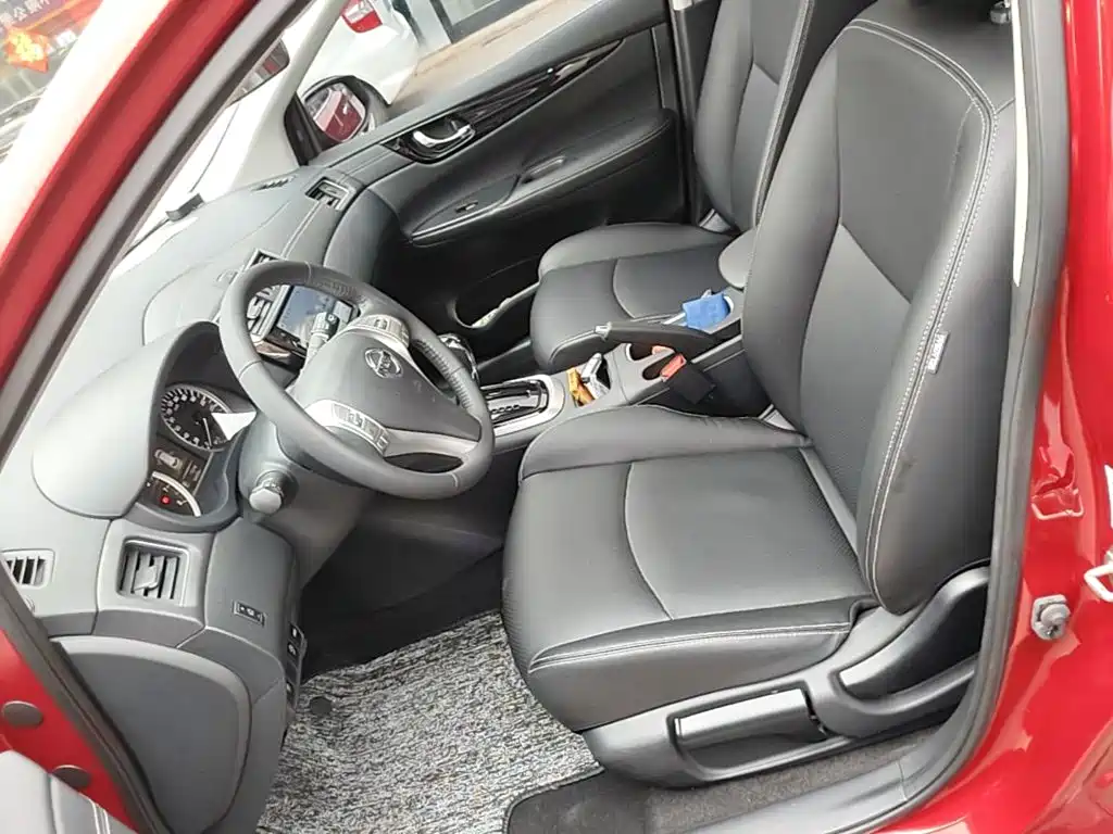Nissan Tiida — фото 15