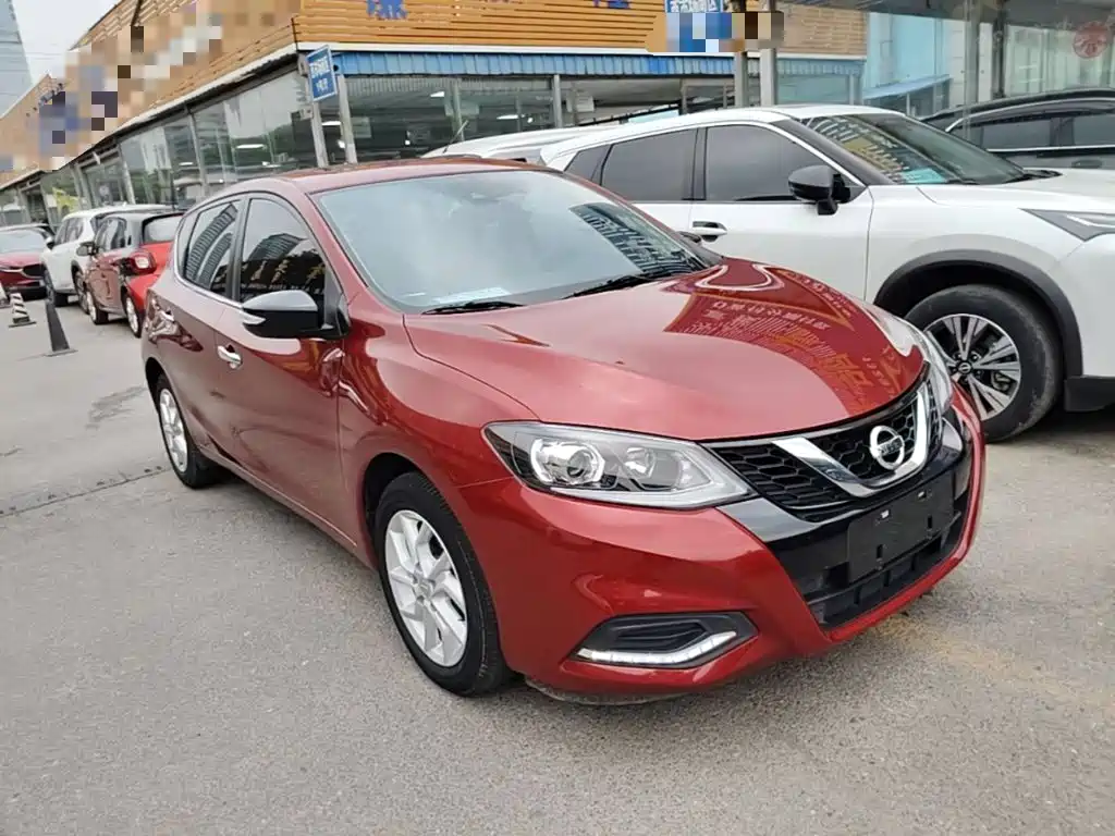 Nissan Tiida — фото 4
