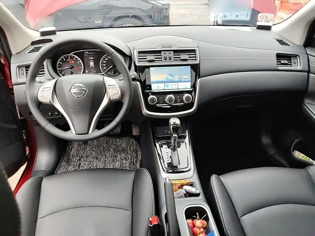 Nissan Tiida — фото 10