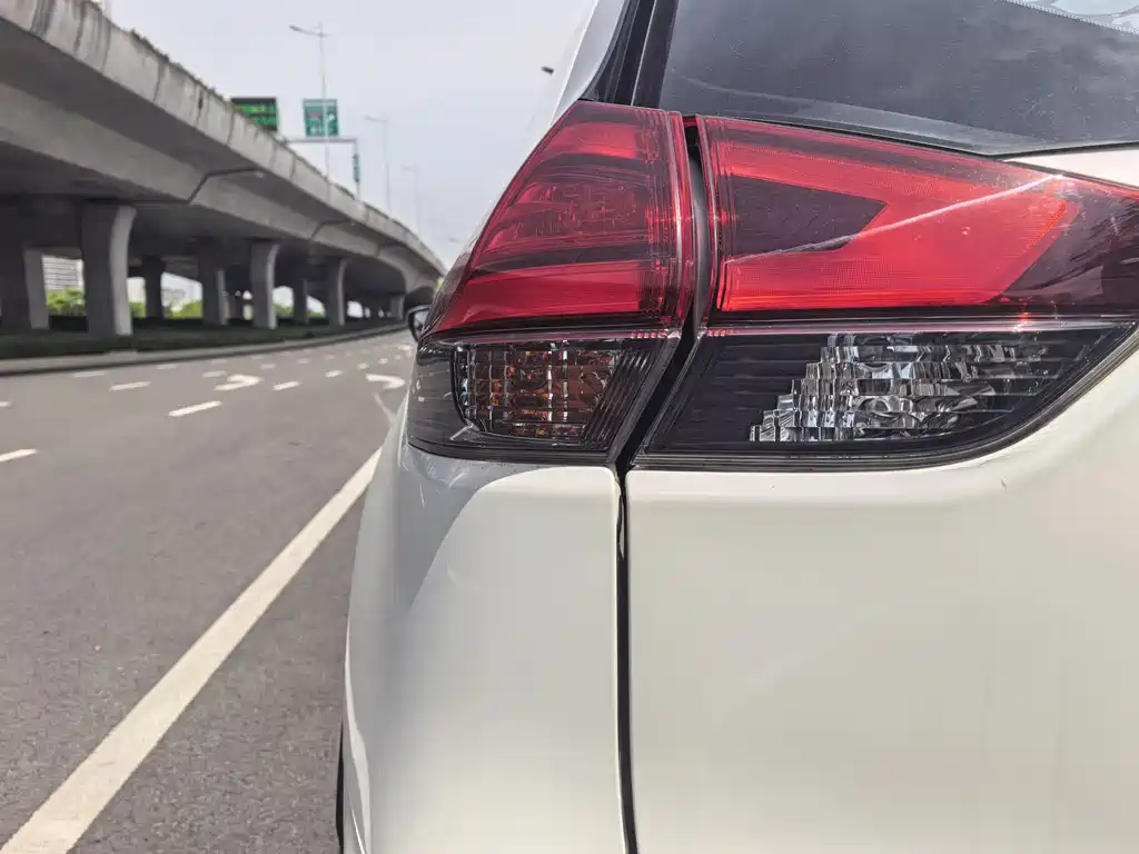 Nissan X-Trail — фото 13