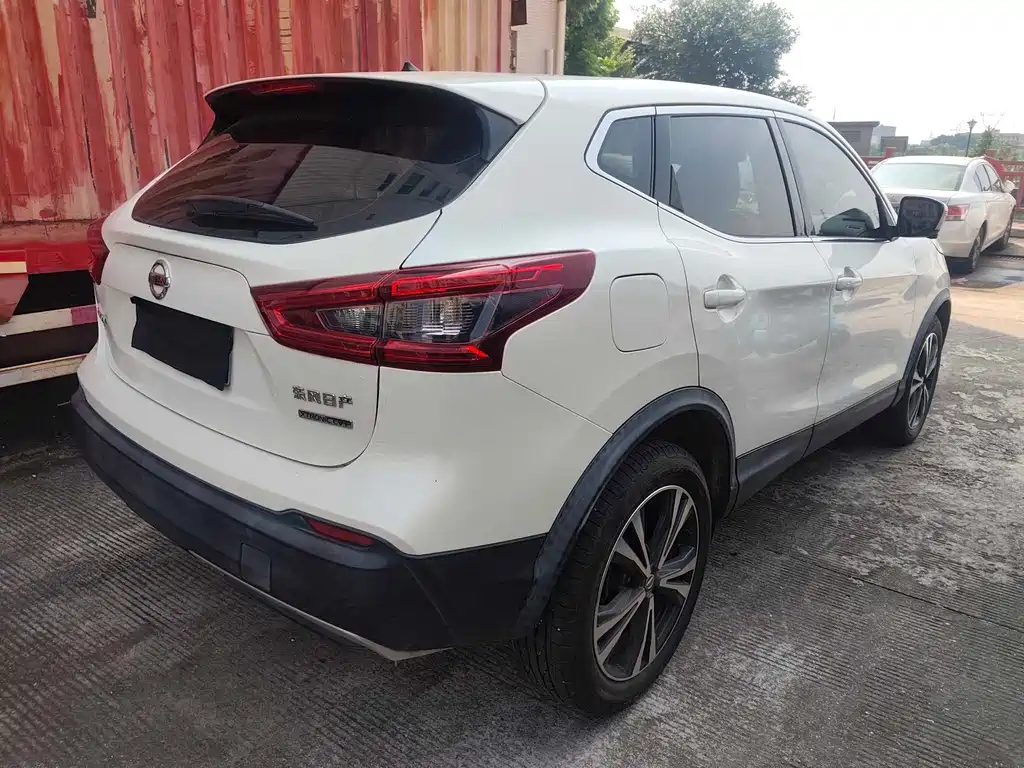 Nissan Qashqai — фото 7