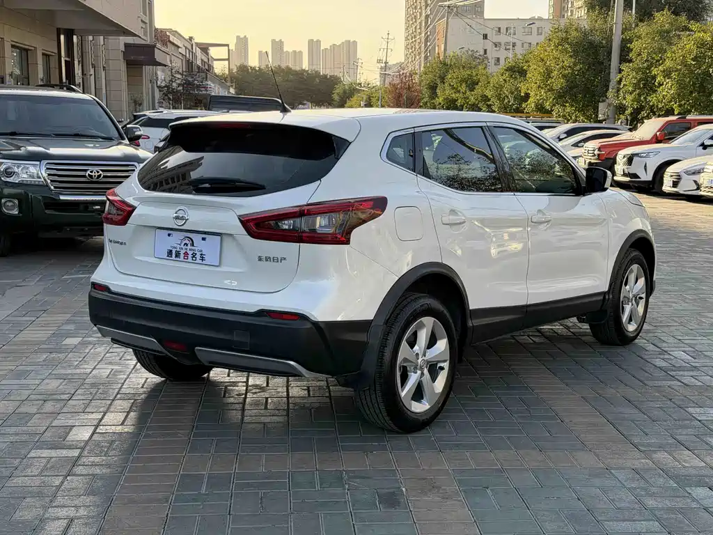 Nissan Qashqai — фото 7