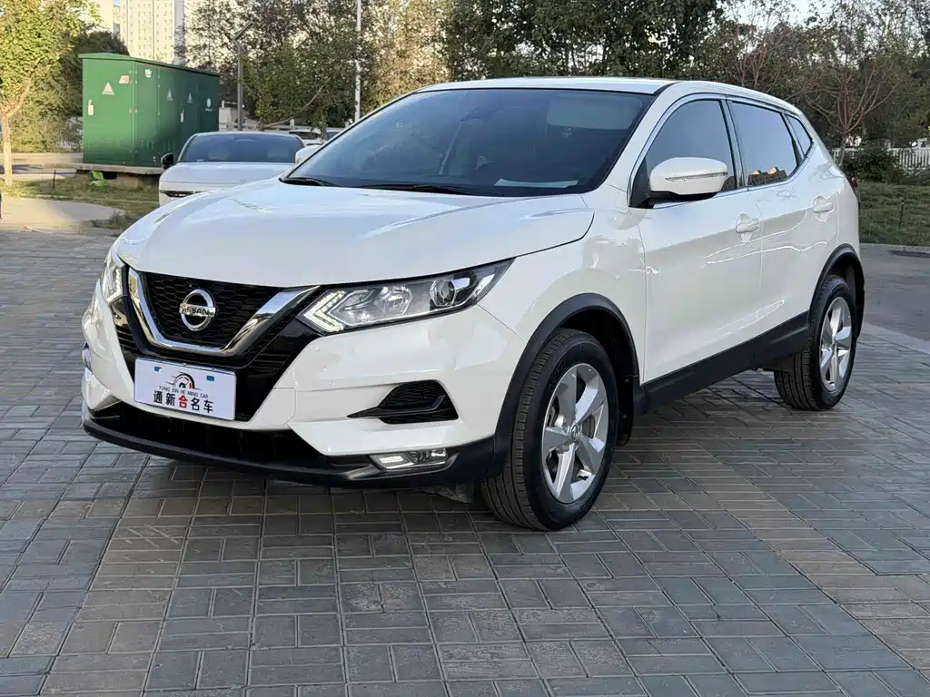 Nissan Qashqai — фото 1