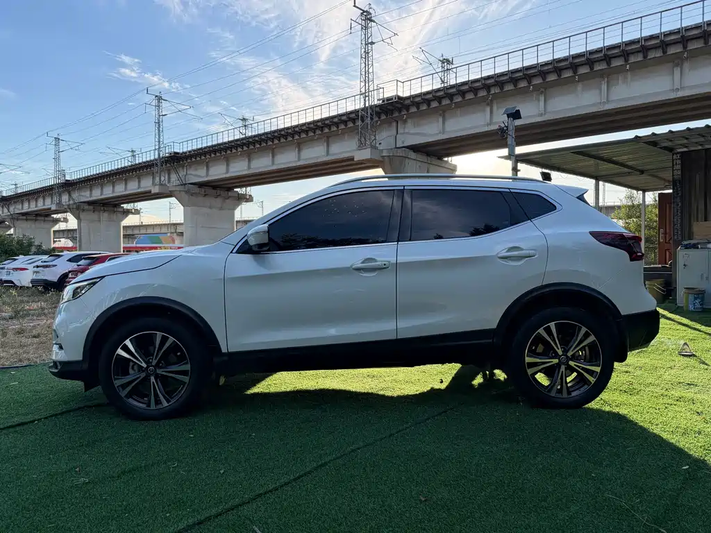 Nissan Qashqai — фото 7