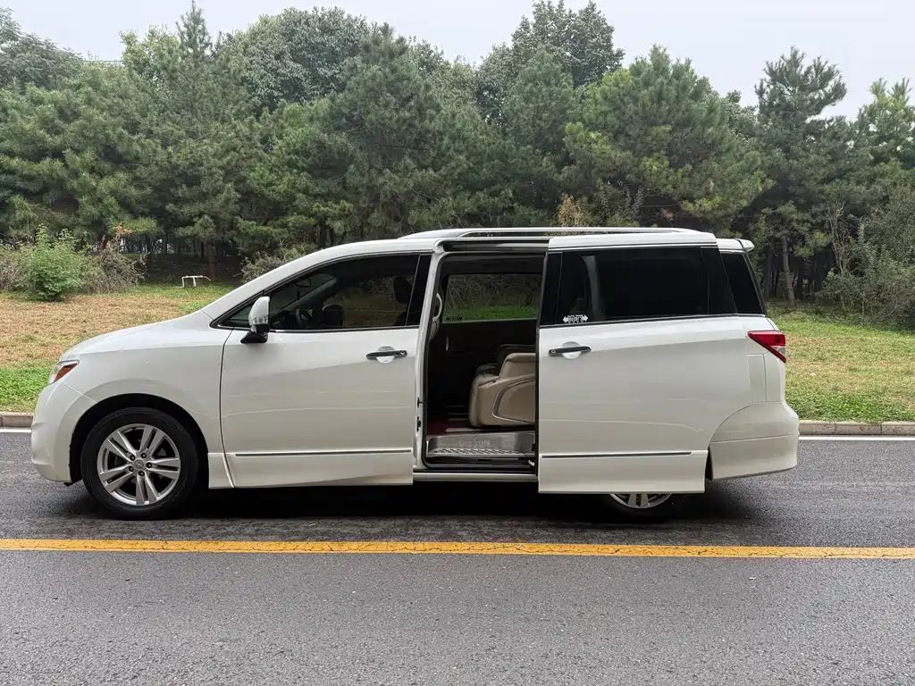 Nissan Quest — фото 4