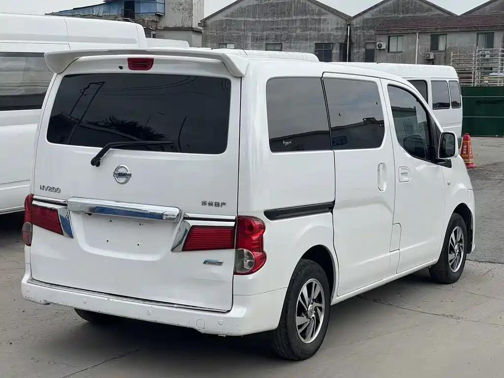 Nissan NV200 — фото 11