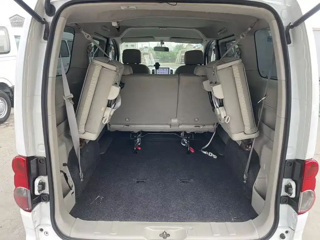 Nissan NV200 — фото 9