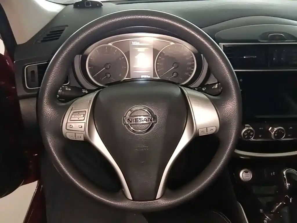 Nissan Tiida — фото 11