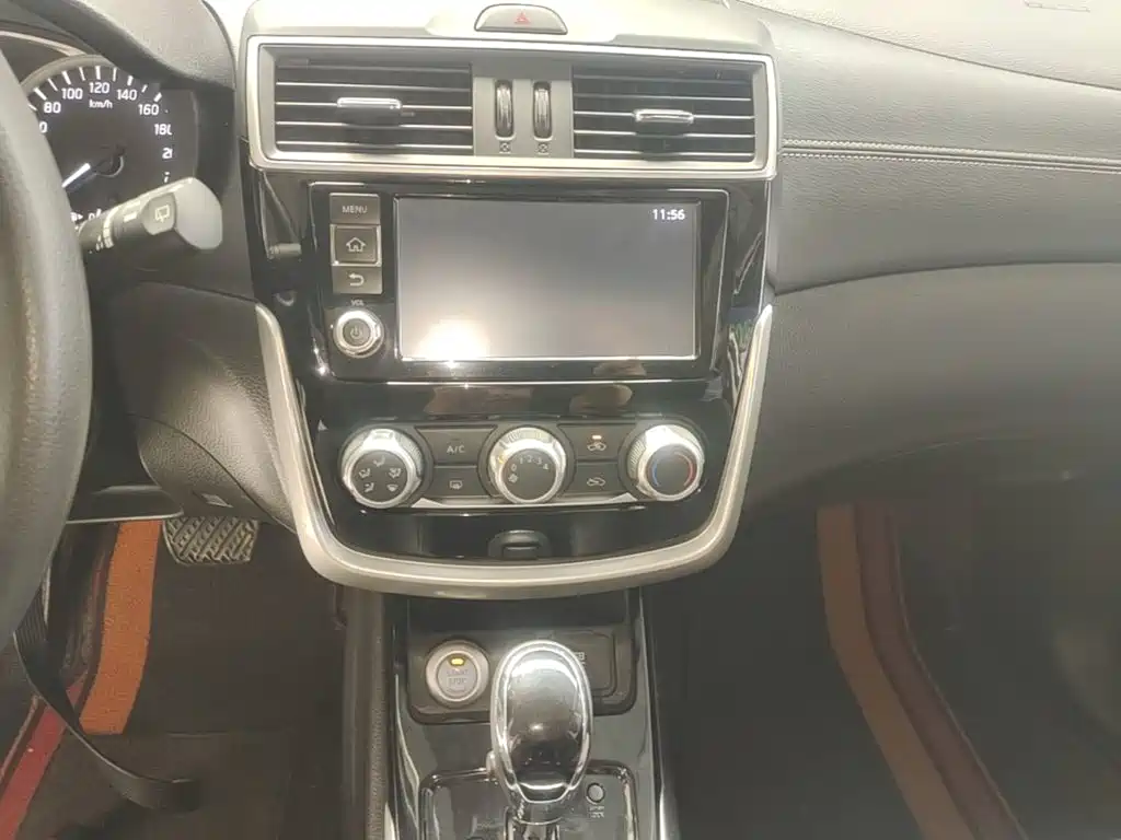 Nissan Tiida — фото 13
