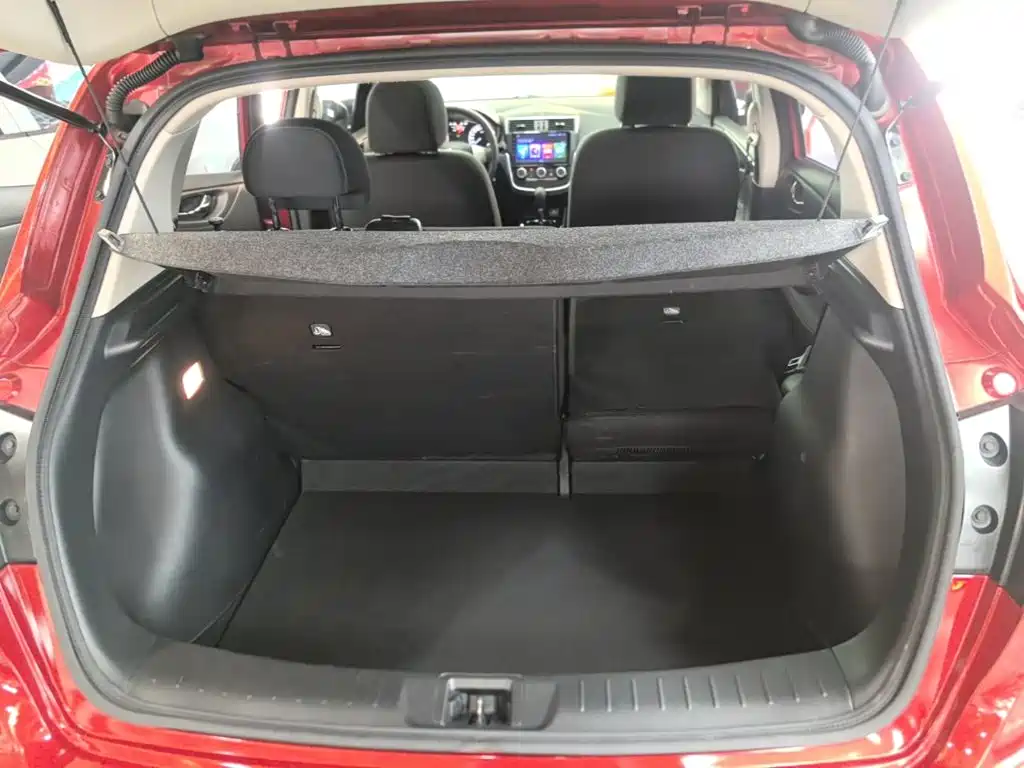 Nissan Tiida — фото 19