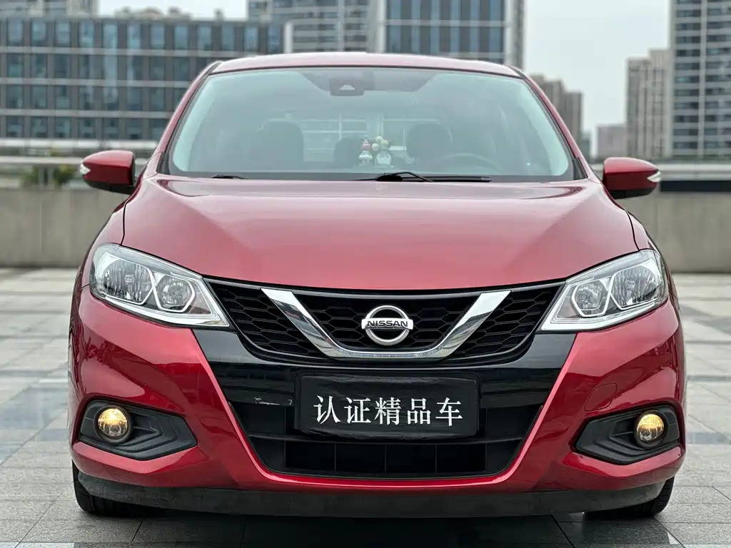 Nissan Tiida — фото 2