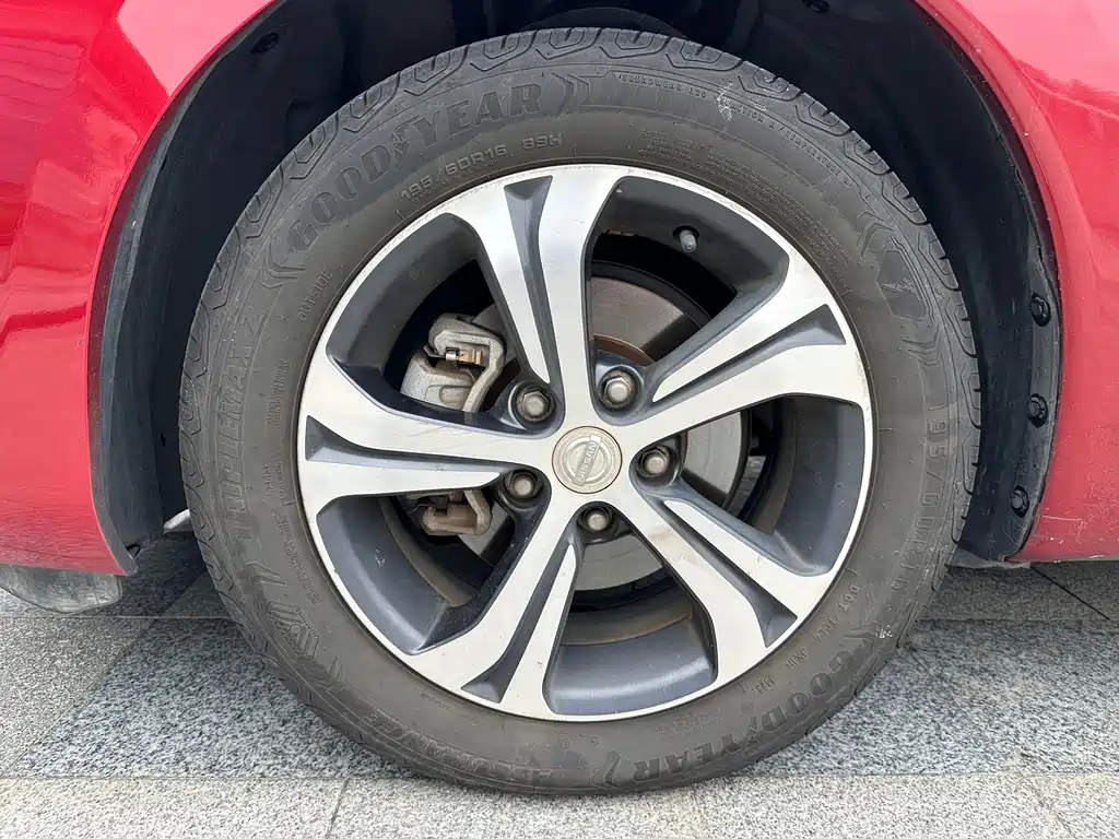 Nissan Tiida — фото 28