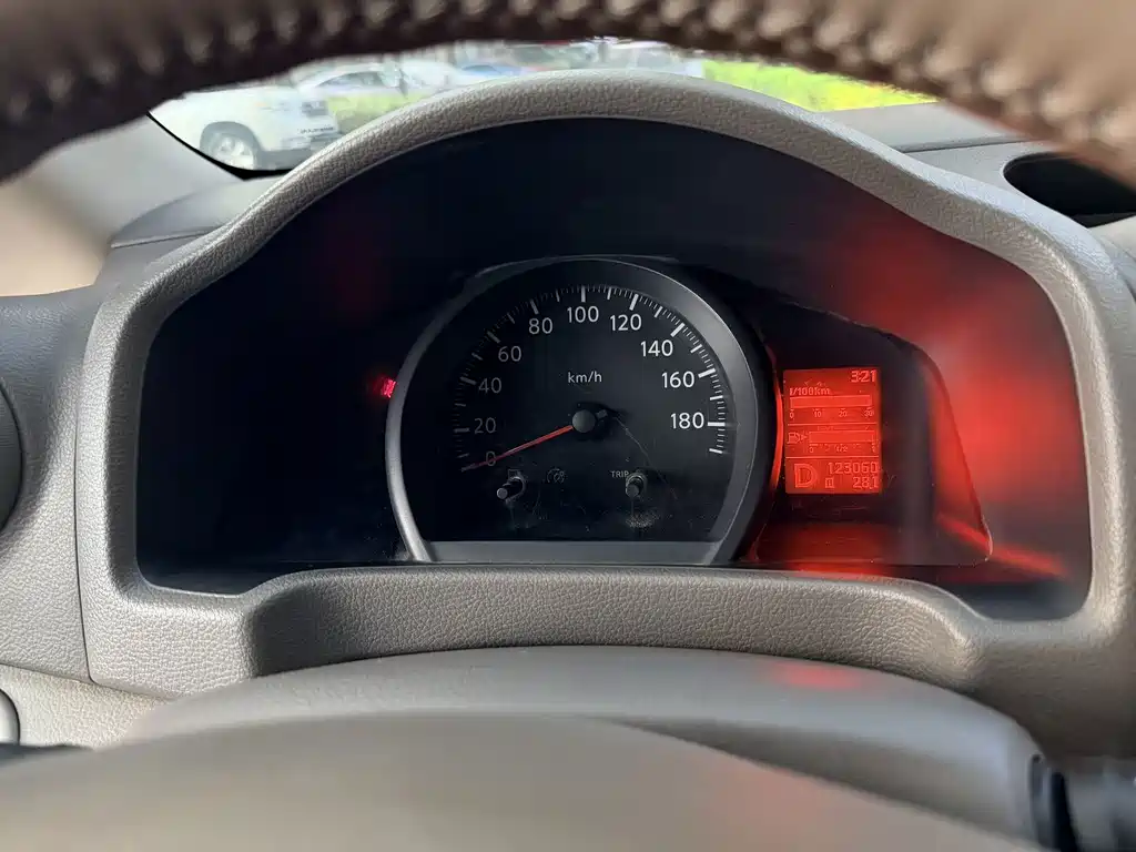 Nissan NV200 — фото 13