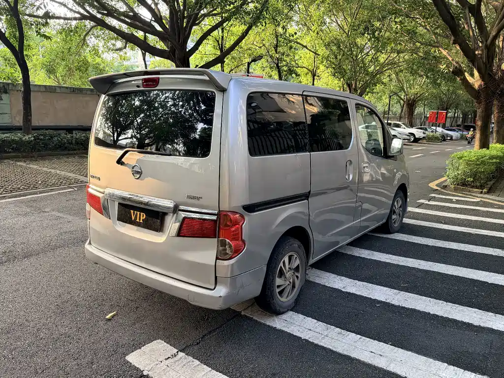 Nissan NV200 — фото 4