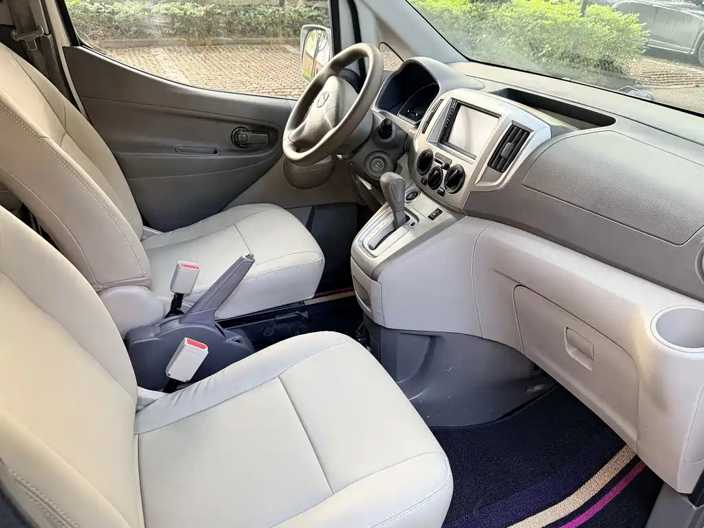 Nissan NV200 — фото 10