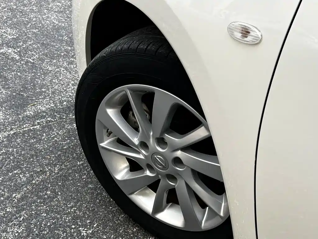 Nissan Tiida — фото 13