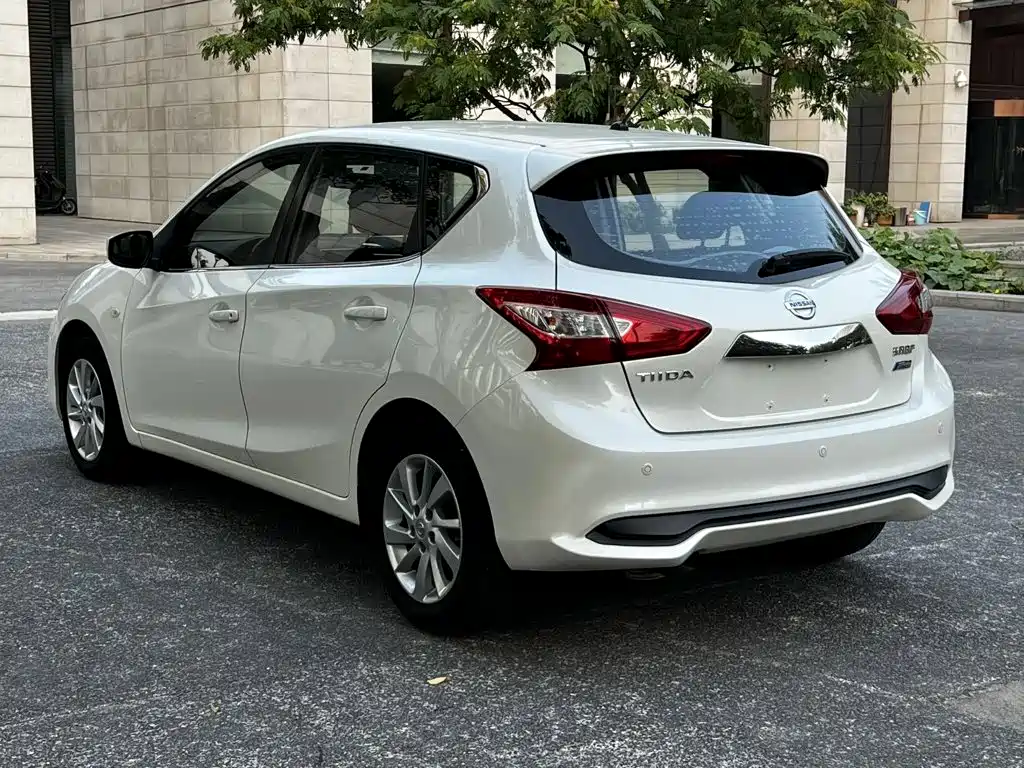 Nissan Tiida — фото 17