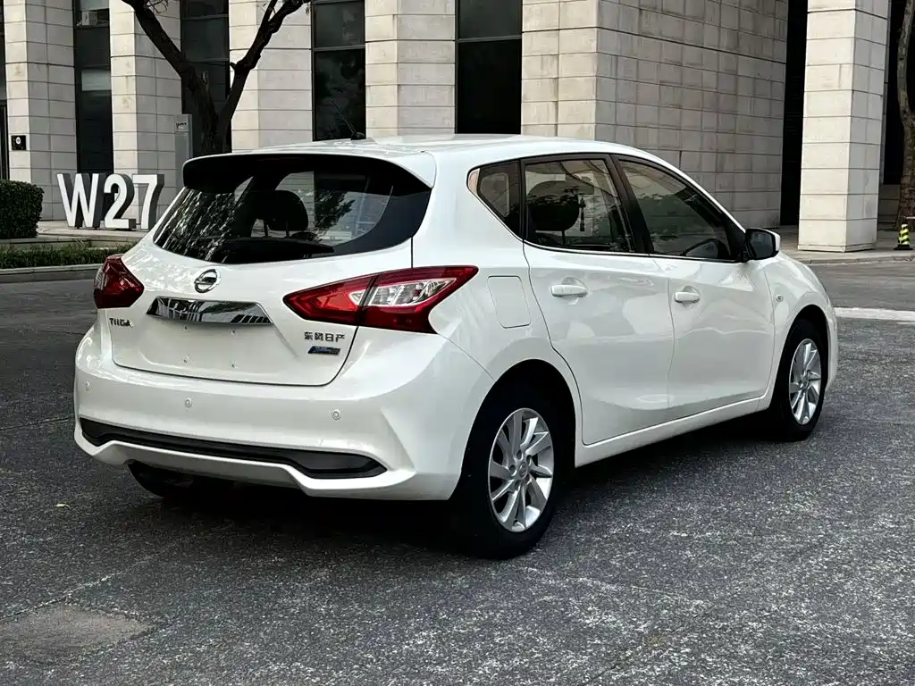 Nissan Tiida — фото 18