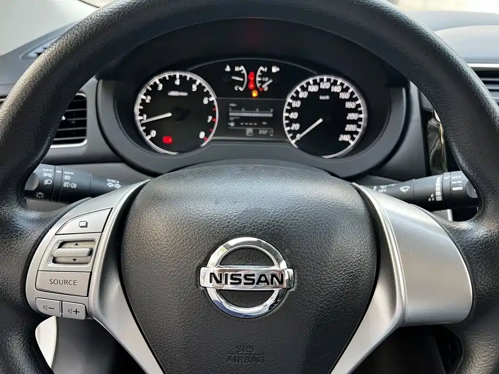Nissan Tiida — фото 5