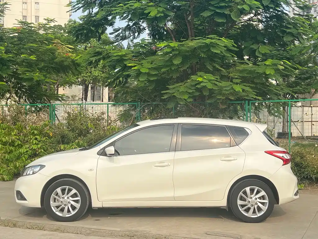 Nissan Tiida — фото 3