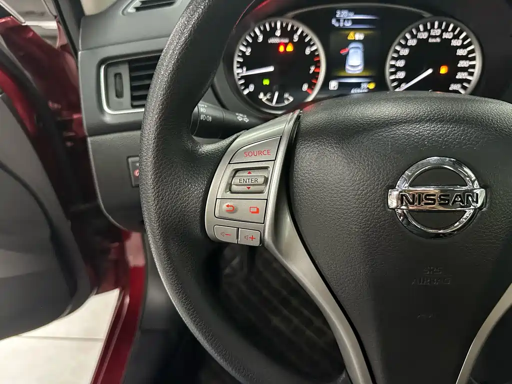 Nissan Tiida — фото 13