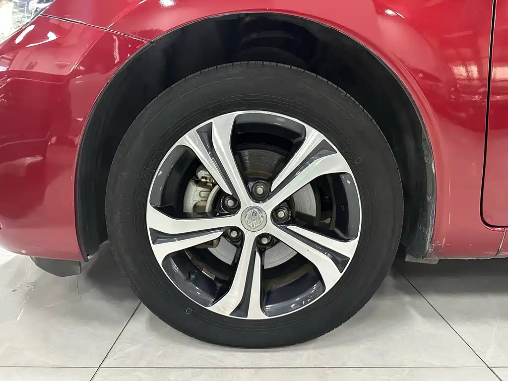 Nissan Tiida — фото 19