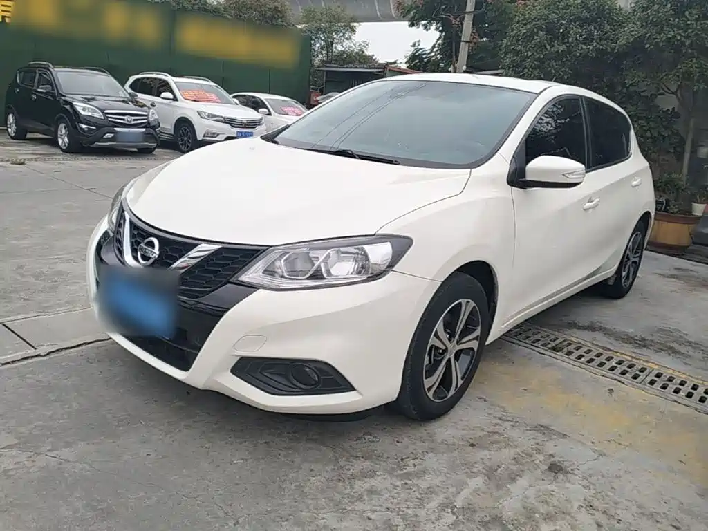 Nissan Tiida — фото 2